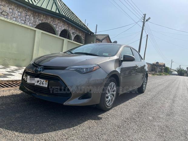Rent Toyota Corolla · Photo 7