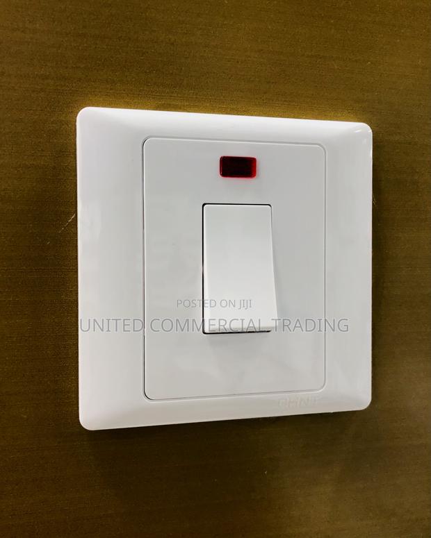 Switch (White) · Photo 2