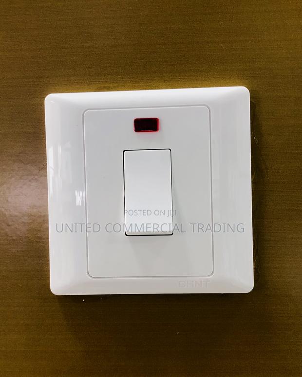 Switch (White) · Photo 3