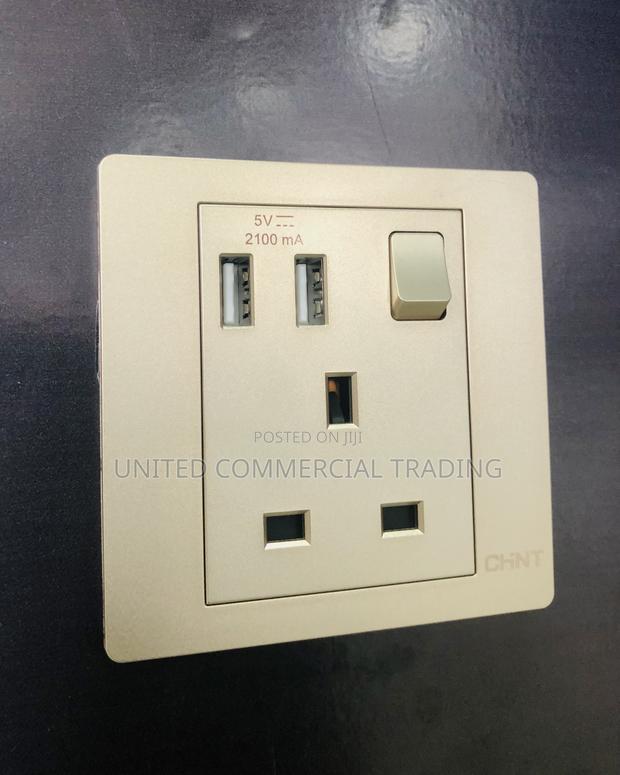 Socket (W 2 USB ) · Photo 2