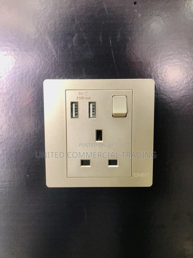 Socket (W 2 USB ) · Photo 4