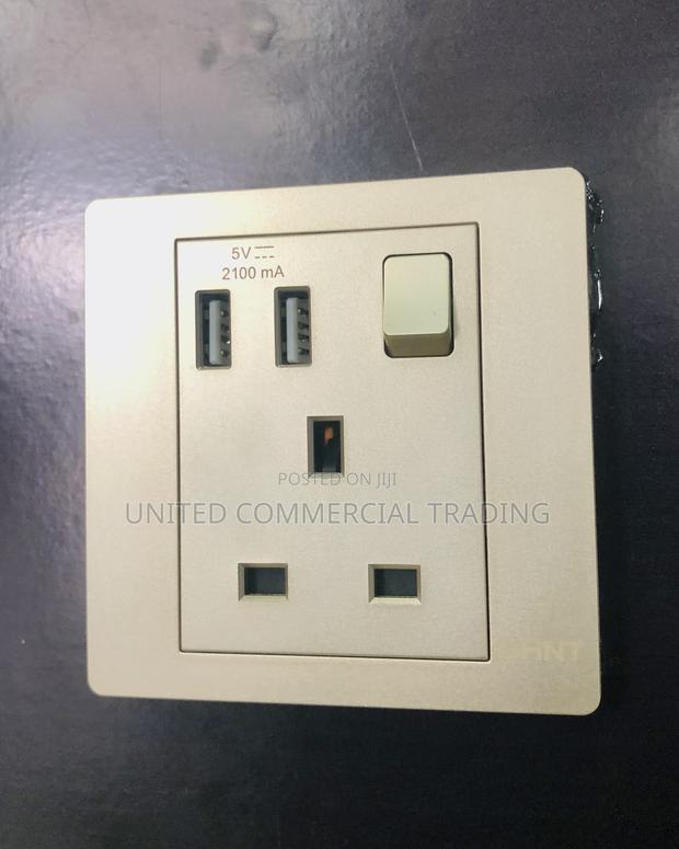 Socket (W 2 USB ) · Photo 1