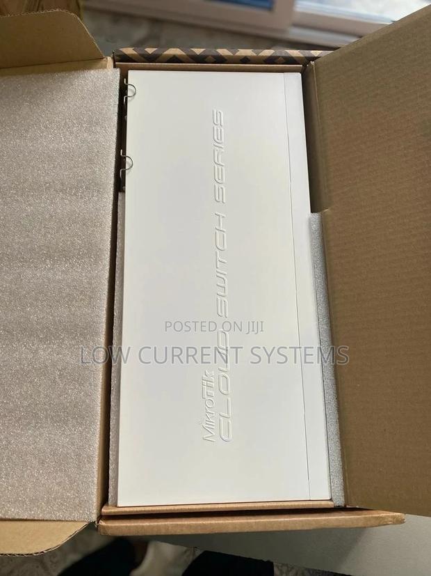 Crs326-24s+2Q+Rm · Photo 1