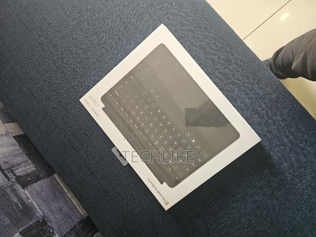 Microsoft Surface Pro 9 Keyboard · Photo 1