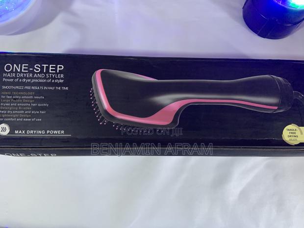 Hair Dryer With Brush · Photo 4