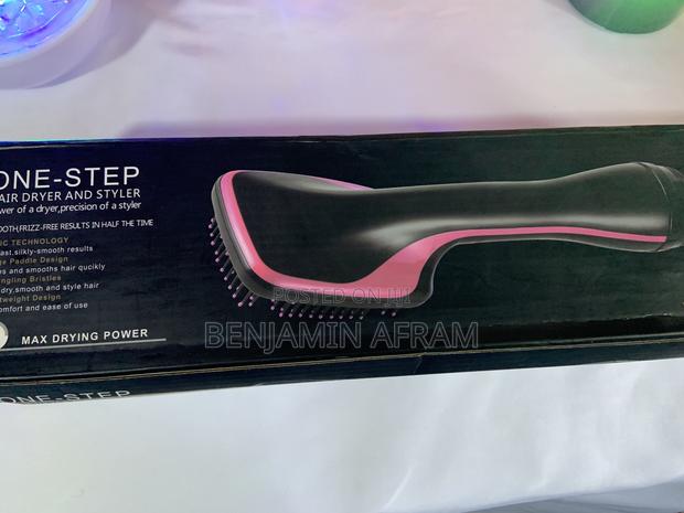 Hair Dryer With Brush · Photo 5
