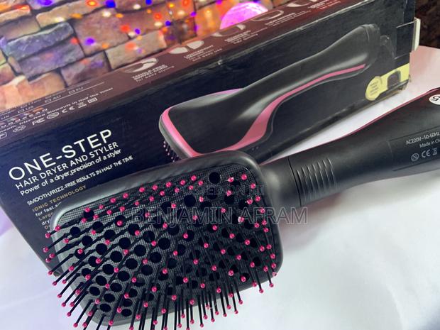 Hair Dryer With Brush · Photo 3