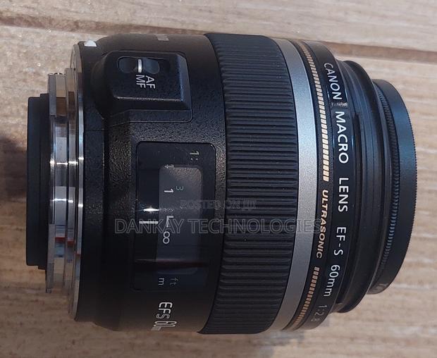 Canon EF-S 60mm F/2.8 Macro USM Lens · Photo 1