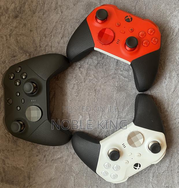 Xbox Elite Series 2 Controllers · Photo 2