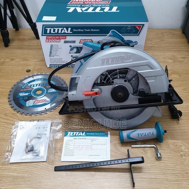 Total Circular Saw 9" 2200W · Photo 1