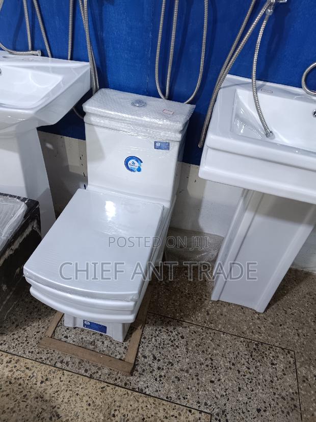 One Piece Toilet Seat Wc 1025 · Photo 3