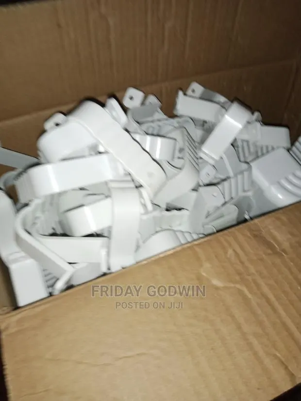Pipes Clips for PVC Down Pipes · Photo 1