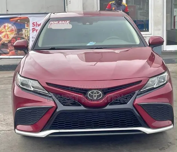 Toyota Camry 2018 Burgundy · Photo 1