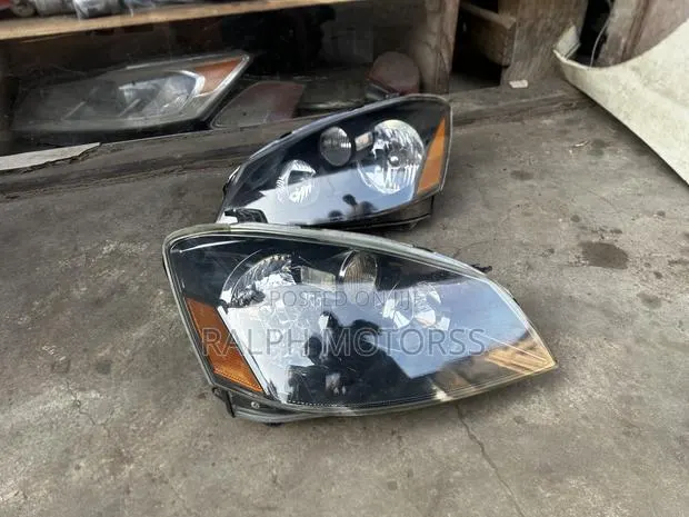 Nissan Altima 2005 Headlights · Photo 1
