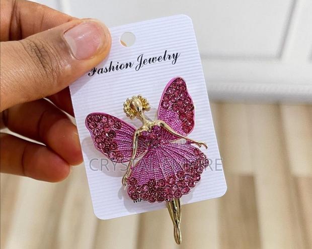 Fashion Brooches · Photo 1