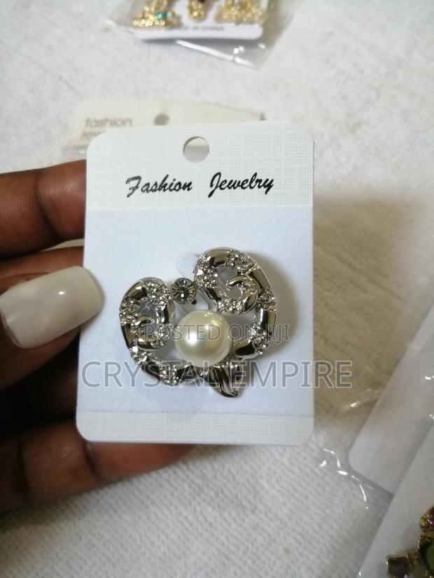 Fashion Brooches · Photo 7