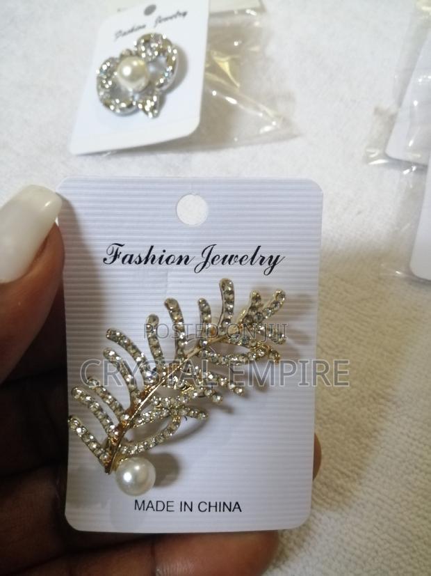 Fashion Brooches · Photo 2