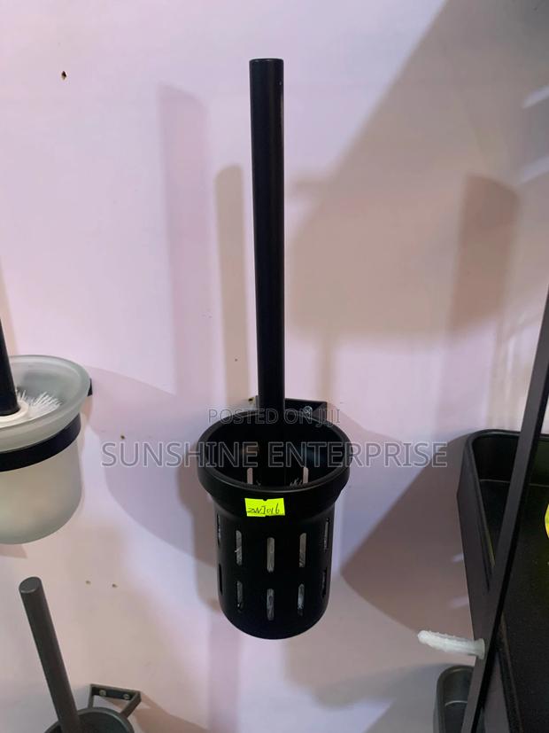 Toilet Brush · Photo 1