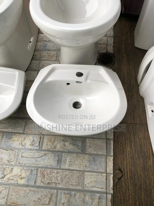 Portable Wall Hanging Wash Hand Basin · Photo 1