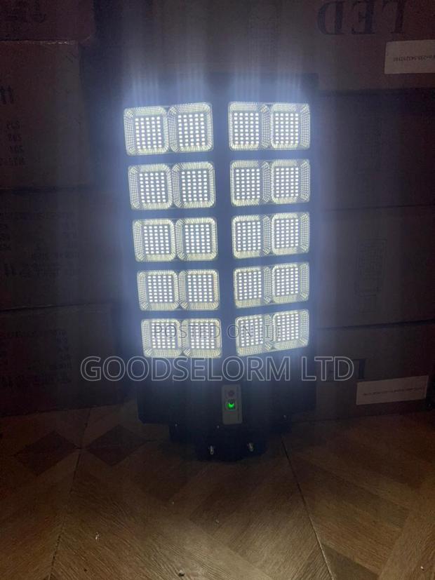 1000W Solar Street Lights With Panels · Photo 1