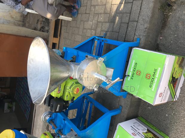 Commercial Pepper Grinder Machine · Photo 1