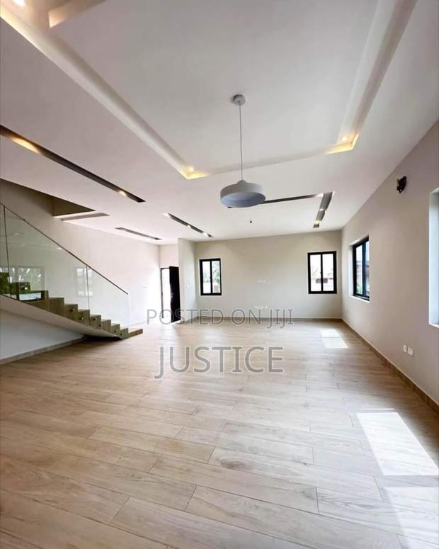 4bdrm Duplex in Oyarifa for sale · Photo 3