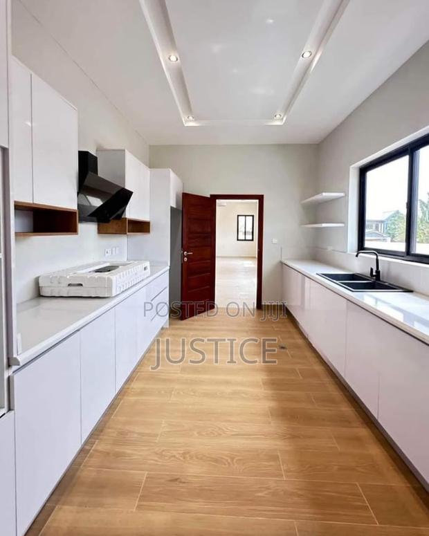 4bdrm Duplex in Oyarifa for sale · Photo 2