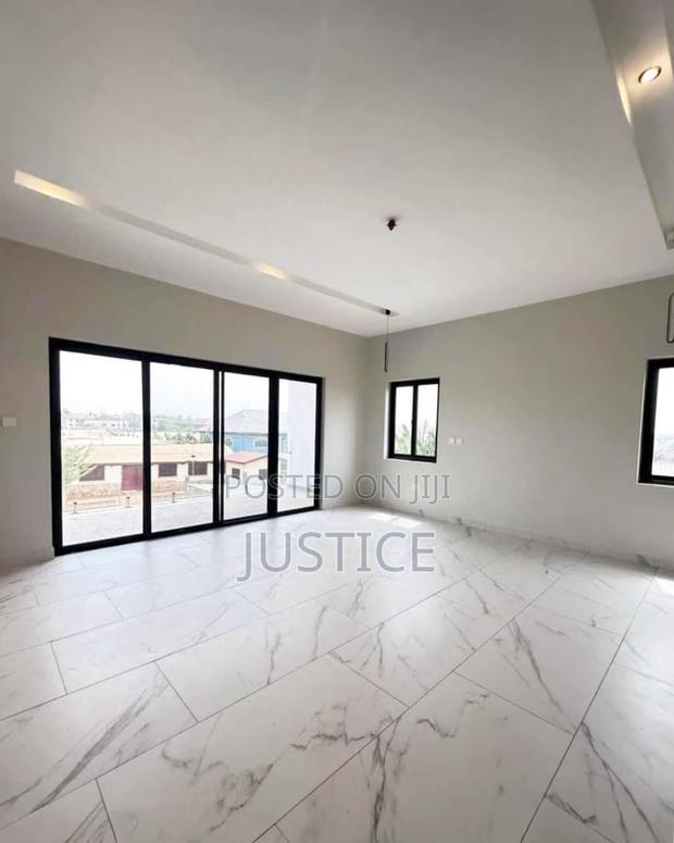 4bdrm Duplex in Oyarifa for sale · Photo 5
