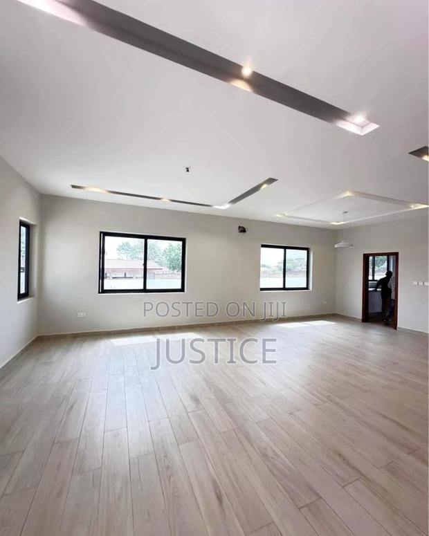 4bdrm Duplex in Oyarifa for sale · Photo 7
