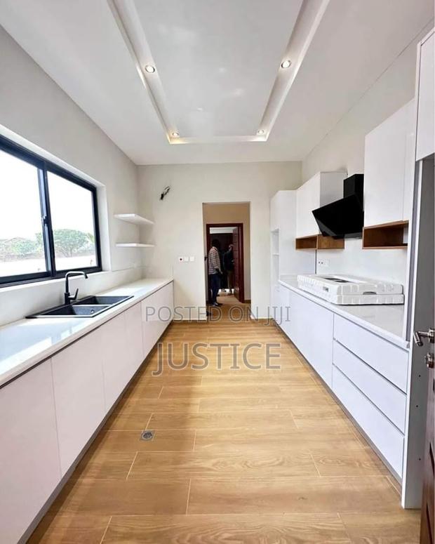 4bdrm Duplex in Oyarifa for sale · Photo 8