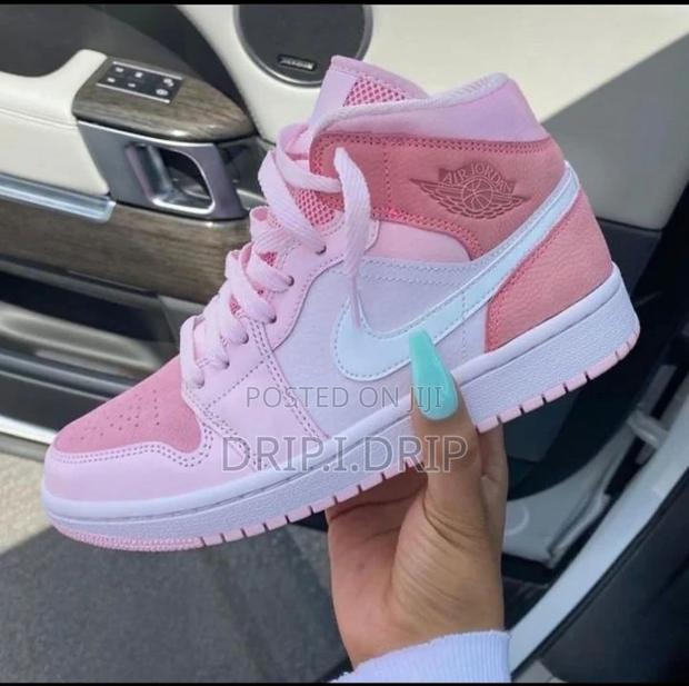 Jordan 1 High Dunk Pink for the Ladies and the Real Men · Photo 2