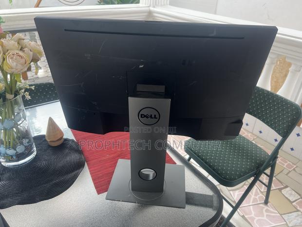 Dell Monitor With Camera · Photo 5