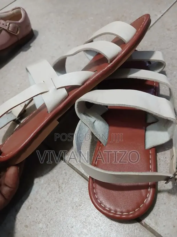 Shoes Shoes · Photo 1