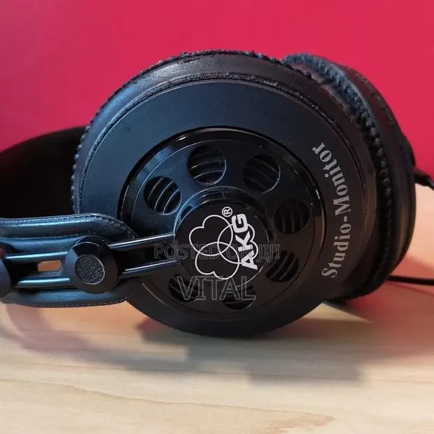 Studio Monitor Akg Df · Photo 1