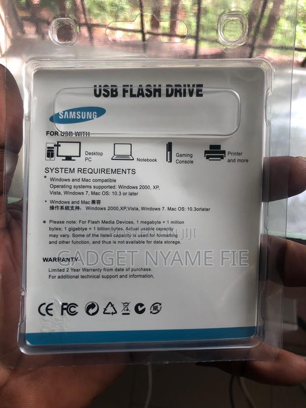 32GB Samsung Pen-Drive · Photo 2