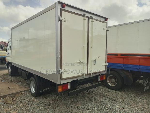 Hyundai Mighty Freezer Box · Photo 2