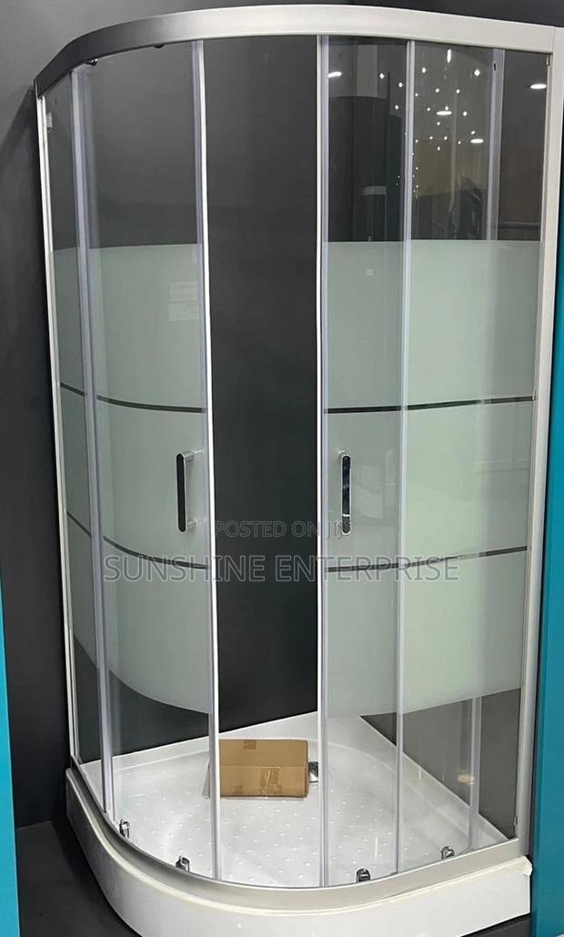 Quality Cubicle Shower · Photo 1