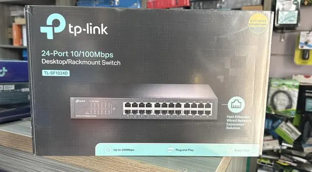 24port 10/100mbps Desktop Rack Mounted Switch · Photo 1