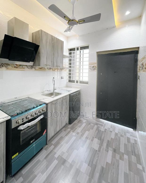 3bdrm Townhouse/Terrace in Ashaley Botwe for sale · Photo 5