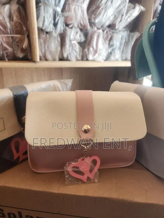 Adorable Mini Bag · Photo 1