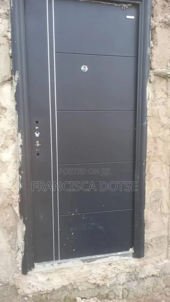 Normal Sed Standard Door · Photo 1