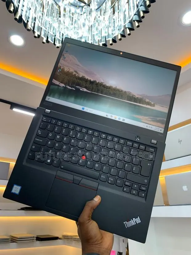 Laptop Lenovo ThinkPad T490s 8GB Intel Core i5 SSD 256GB · Photo 1