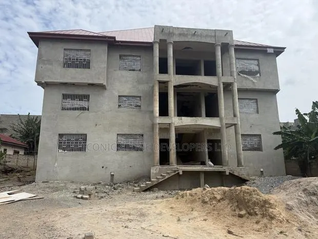 18bdrm Apartment in Abokobi for sale · Photo 1