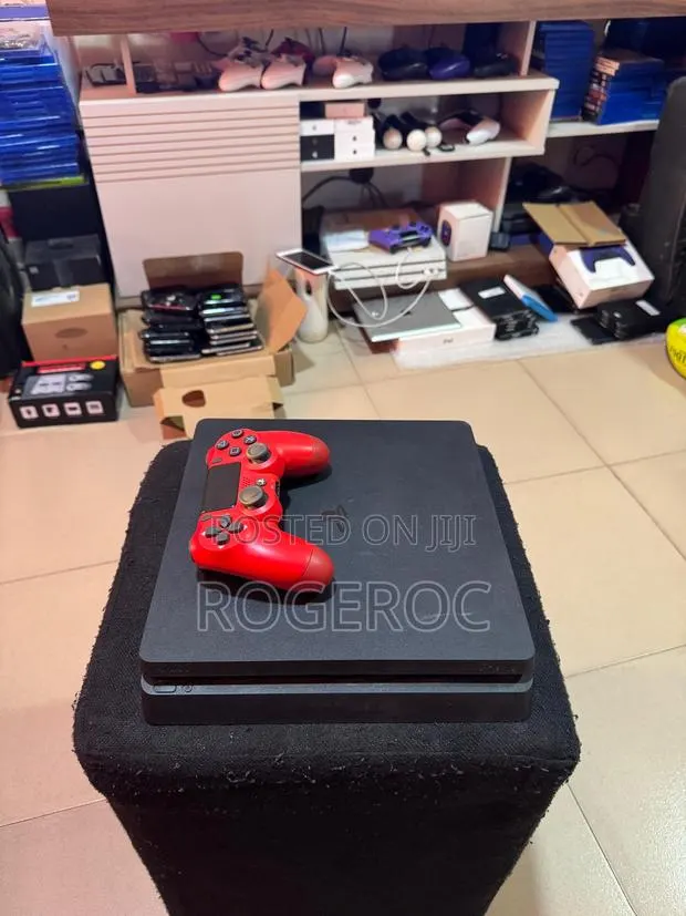 Playstation Slim With Games · Photo 1