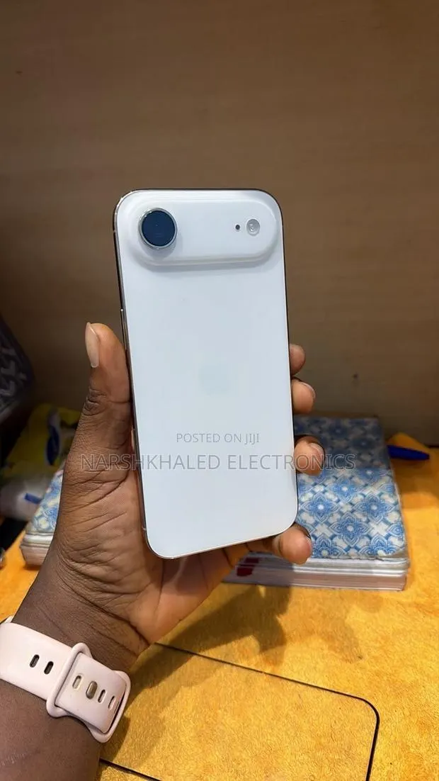 Apple iPhone Air 512 GB White · Photo 1