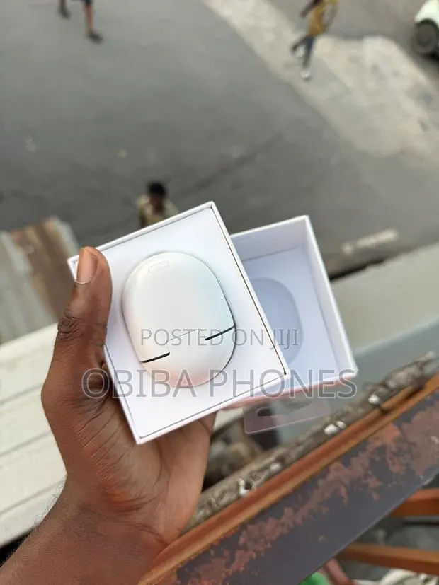 Google Pixel Bud 2 · Photo 3