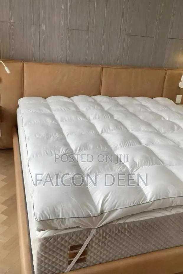 Maximum Comfort ,Maximum Luxury; Extra Thick Mattress Protector · Photo 1
