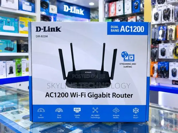 D-Link AC1200 Dual-Band Gigabit Wireless Extender/Repeater · Photo 1