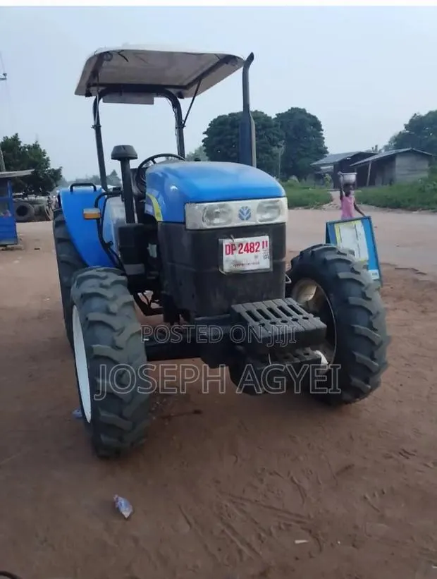 Shanghai New Holland Snh704 Tractor · Photo 1