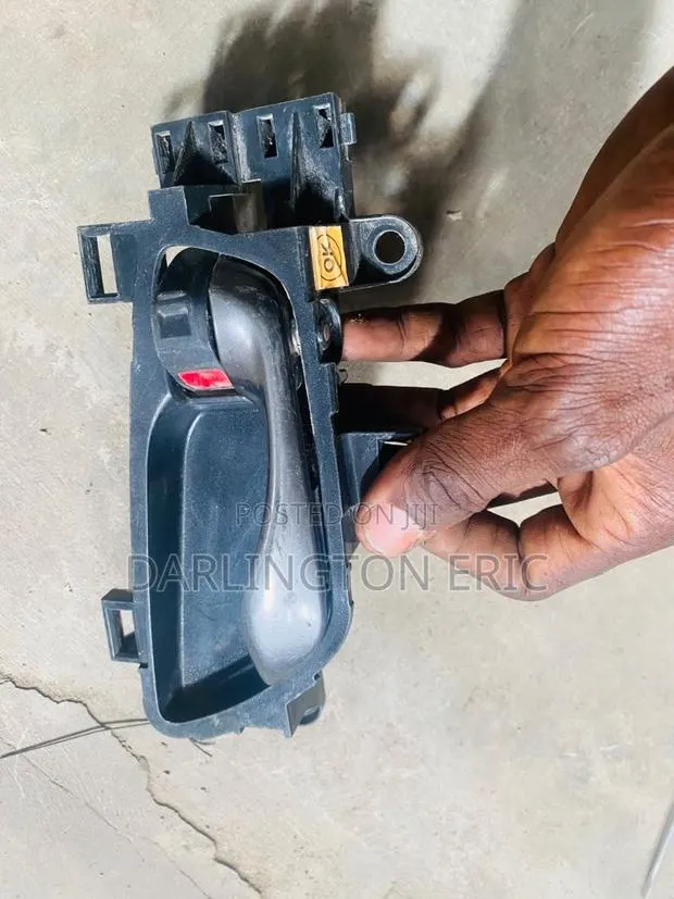 Honda Civic 2017–2021 Inside Door Handle · Photo 1